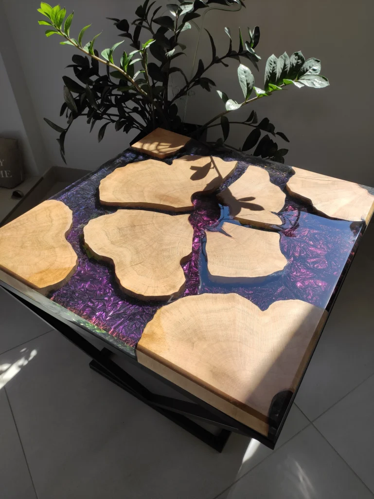 Stół drewniany z żywicą – 5 porad jak wybrać