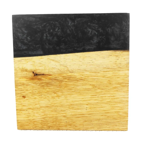 Podstawka pod kubek z drewna dębu z czarną żywicą