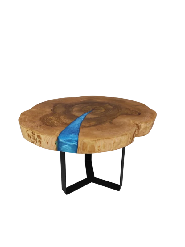 Loftowy stolik z drewna i niebieskiej żywicy