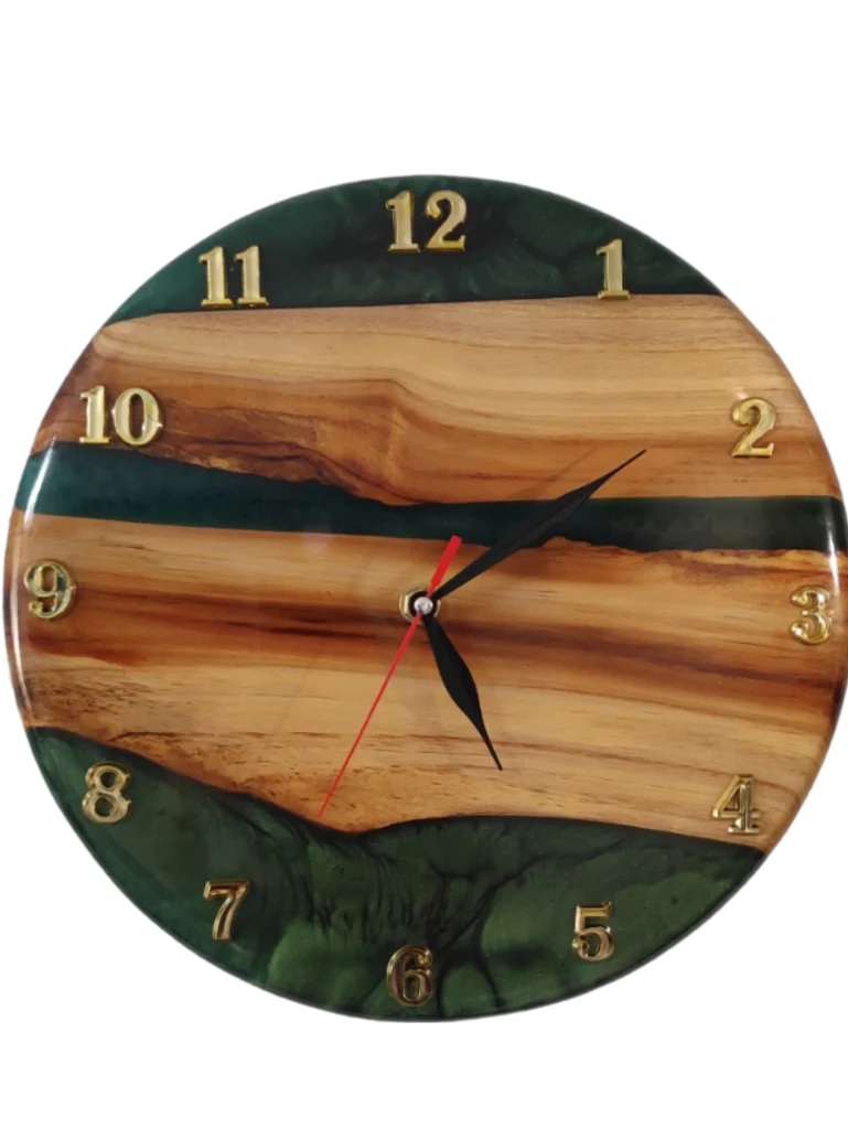 Zegar ścienny z drewna tekowego i zielonej żywicy