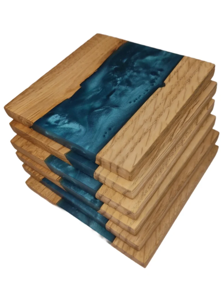 Eleganckie podstawki z drewna dębu i niebieskiej żywicy