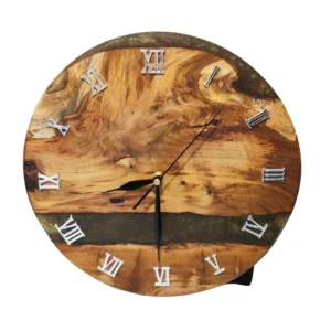 zegar z egzotycznego drewna tekowego i złotej żywicy kameleon