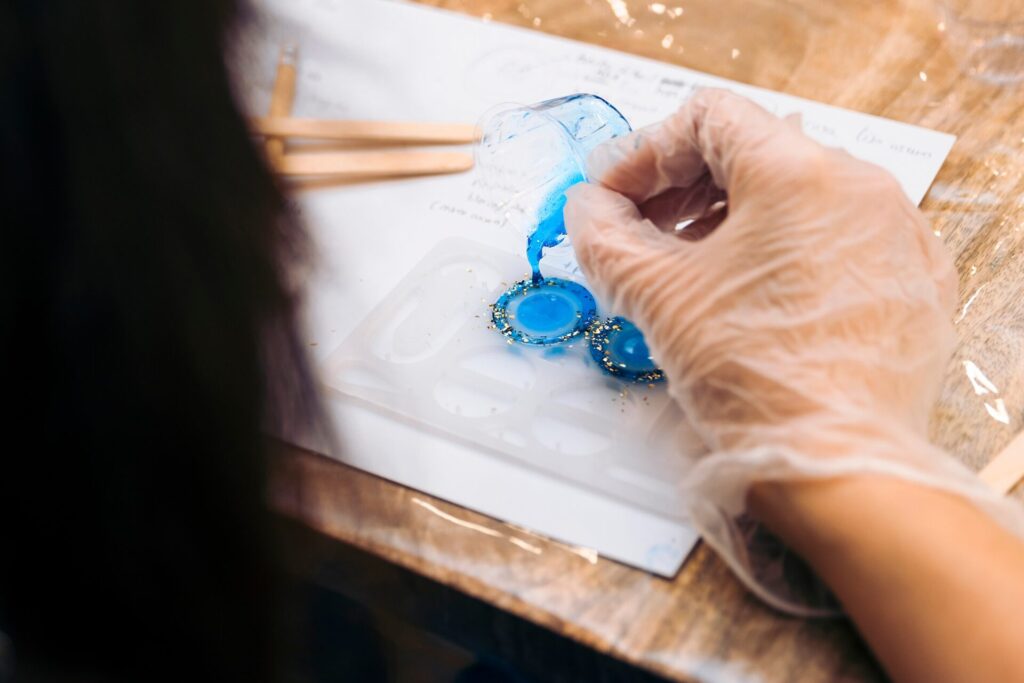 Tworzenie biżuterii z żywicy UV, 