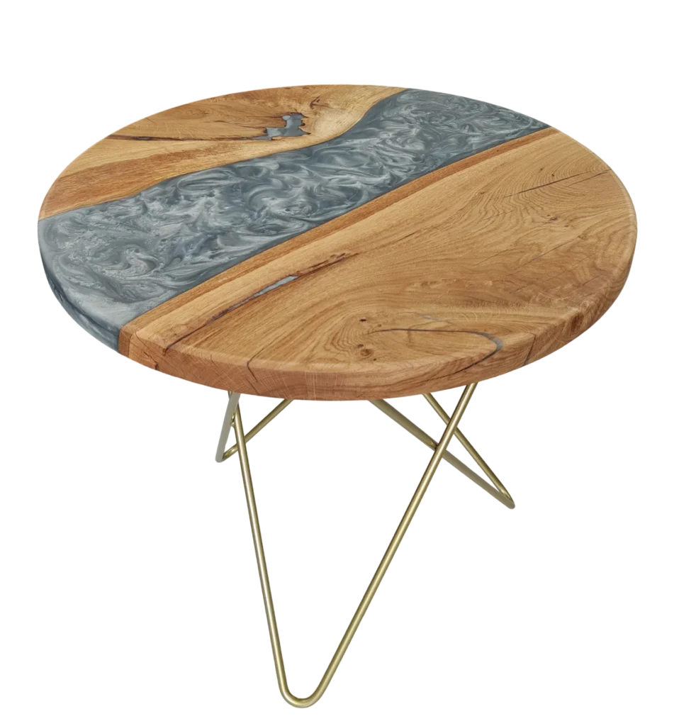 okrągły stolik kawowy z drewna dębu szarą żywicą i złotymi nóżkami