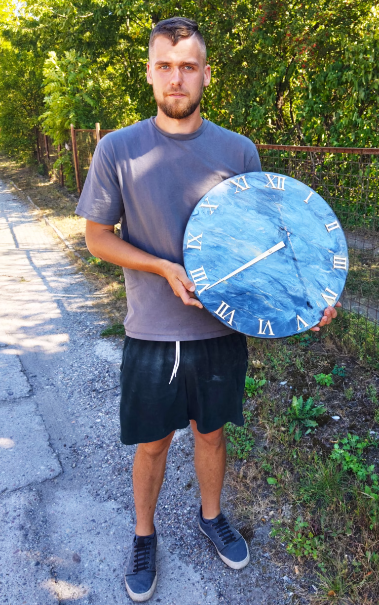 Kursant po Kurs z żywicy stacjonarny Zegar z Żywicy