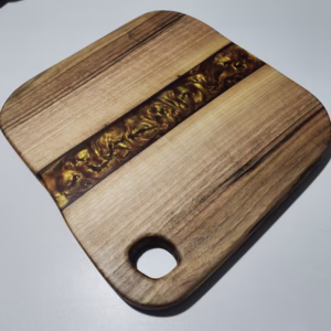 Deska do serów z drewna i złotej żywicy