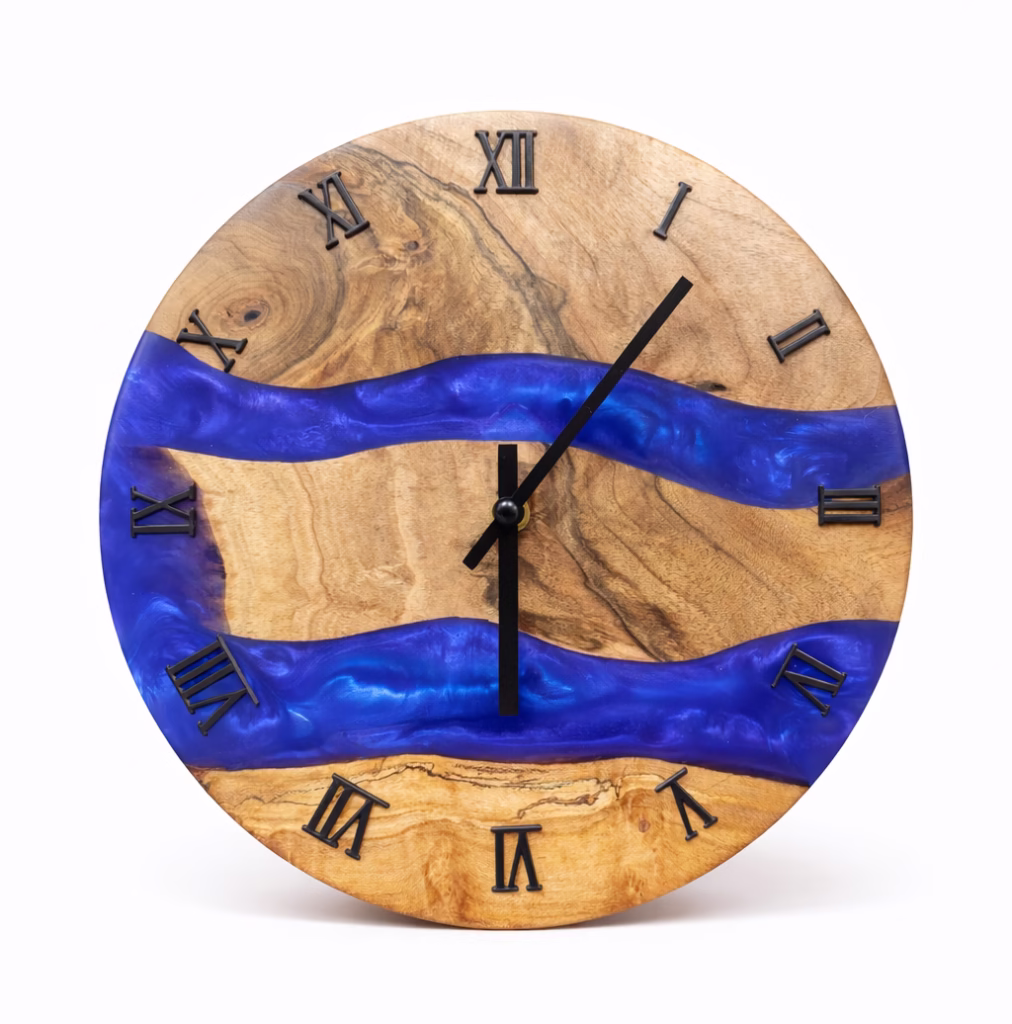 Zegar Ścienny z Drewna Orzecha i Niebieskiej Żywicy 30 cm _ Ręcznie Wykonany Design