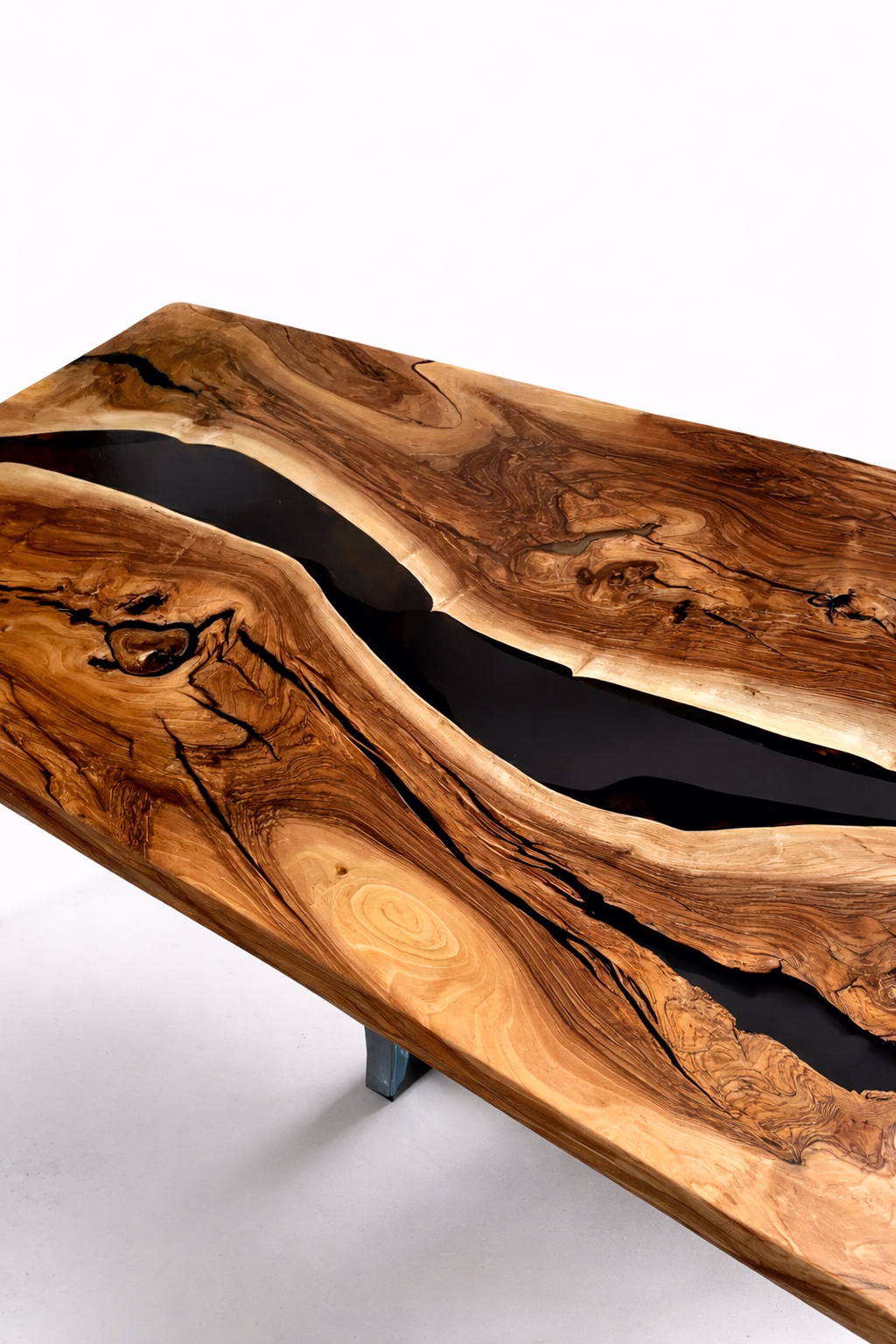 Stół z czarną żywicą z drewna orzecha madej handmade