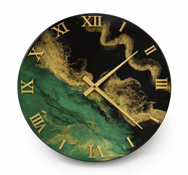 Zegar wykonany na szkoleniu z zegara z zywicy przez kursantke